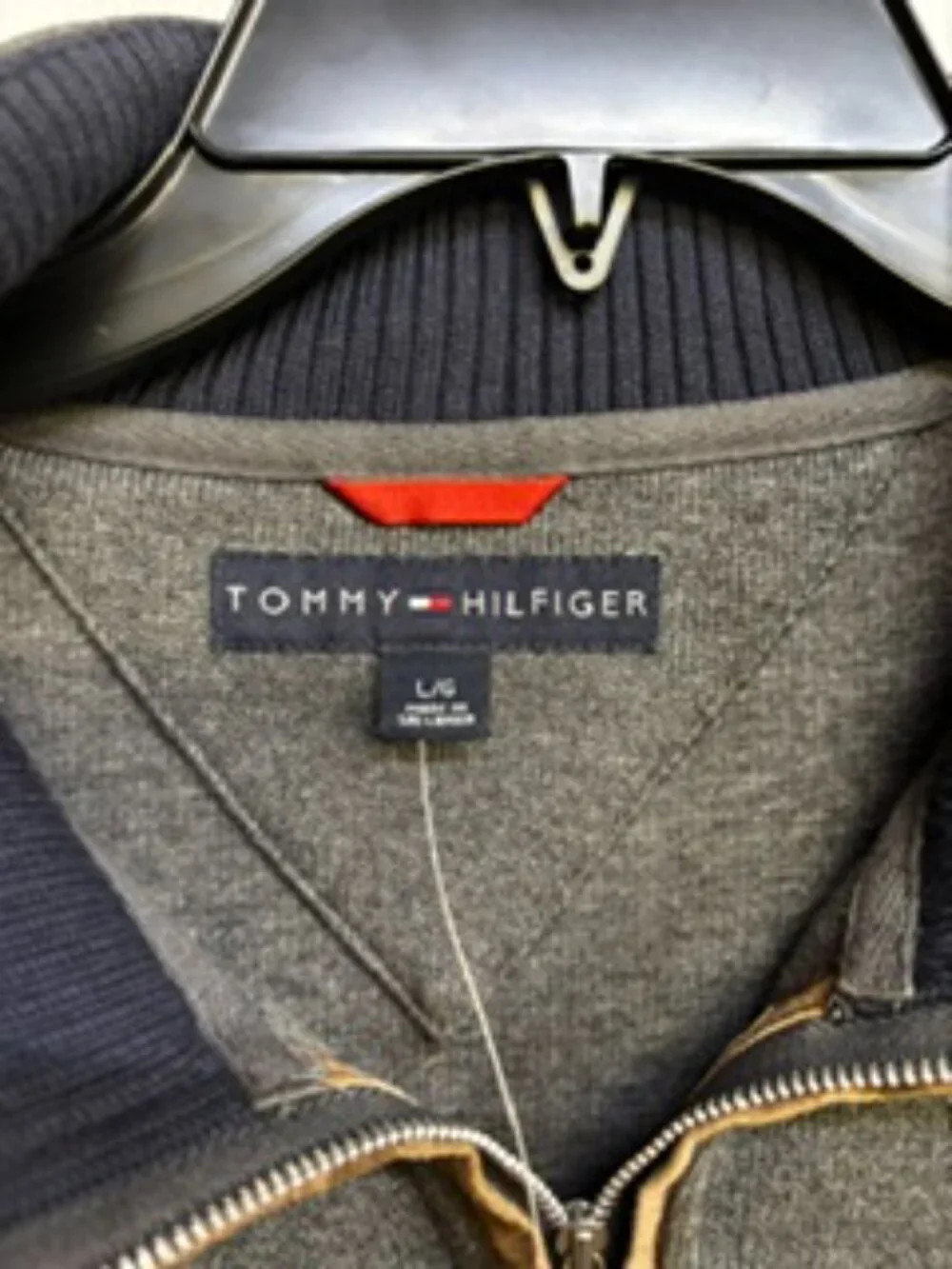 Tommy Hilfiger Men’s Gray Quarter-Zip Pullover Navy Collar NWT Large